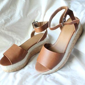 Universal Thread Platform Sandals